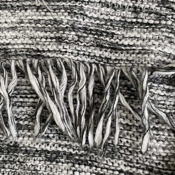 Express Wool Blend Gray Sweater Fringes Sz S Bohemian - Picture 7 of 8